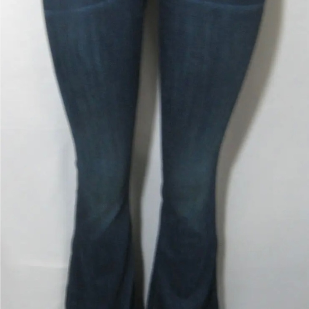 Brand new 70’s style super popular bell flare with front patch pockets ! Size6